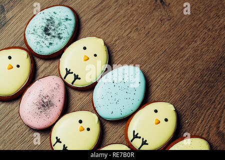 Ostern hausgemachte Lebkuchen Cookie über Tischdecke Nahaufnahme Stockfoto