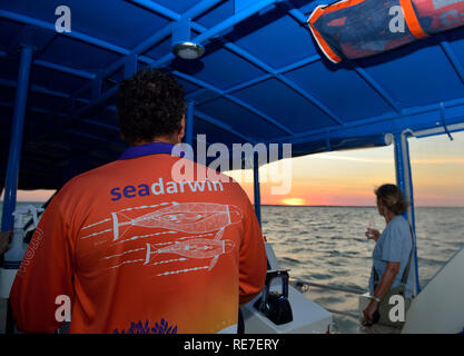 Sea Darwin Bootsfahrt bei Sonnenuntergang im Hafen von Darwin, Darwin, Northern Territory, Australien Stockfoto