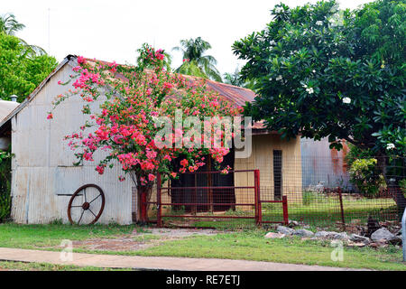 Altes historisches Haus in der Kleinstadt Pine Creek, gleich neben dem Stuart Highway, Northern Territory, Australien Stockfoto