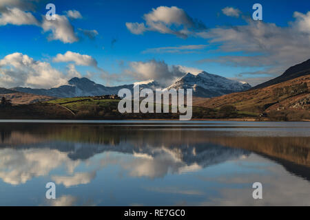 Snowdon über von Llyn Mymbyr, Wales Stockfoto