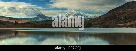 Snowdon über von Llyn Mymbyr, Wales Stockfoto