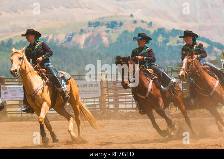 Cowboys und Cowgirls konkurrieren auf dem Dach der Welt, dem Rodeo Stockfoto