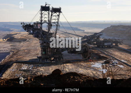 19.01.2019, Juechen, Nordrhein-Westfalen, Deutschland - Schaufelradbagger im RWE Braunkohle Tagebau Garzweiler, Rheinischen Braunkohlerevier Stockfoto