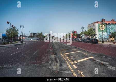 Detroit, Michigan, USA - Oktober 2018: Blick auf die Michigan Avenue in Corktown in Detroit in Michigan, USA. Detroit ist die größte und Bevölkerung Stockfoto