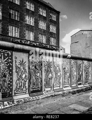 August 1986, Berliner Mauer, Freiheitsstatue Fresken, Westen, Osten Berlin Gebäude, Zimmerstraße Street, West Berlin, Deutschland, Europa, Stockfoto