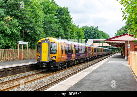 Die endgültige Version West Midlands Trains neue Livery ging am 30. Juli 2018 mit der Veröffentlichung von 172 342 in Dienst hatte die neue livery Appl Stockfoto