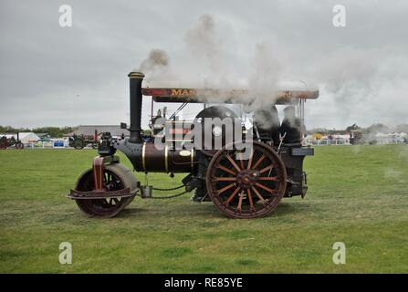 Eine Lokomobile am Anglesey Oldtimer Rallye, Anglesey, North Wales, UK, Mai 2010 angetrieben wird Stockfoto