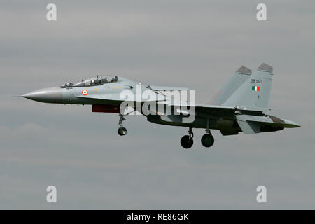 Indische Luftwaffe Suchoi Su-30 MKI auf der Annäherung an RAF Waddington während der Übung Indra Dhanush 07. Der erste Einsatz des Typs nach Großbritannien. Stockfoto