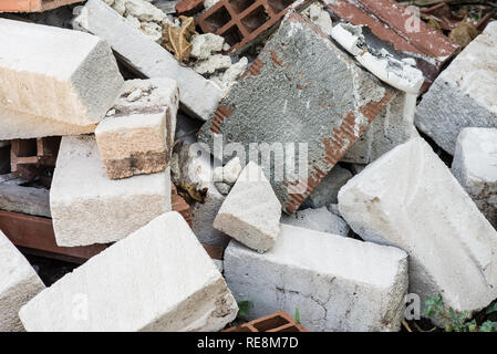 Hintergrund von Bauschutt mit Terrakotta Ziegel und andere weiße Stein Steine sehr berühmt in Sizilien. Horizontale Ansicht Stockfoto