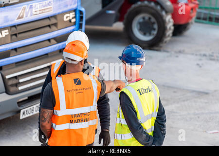 Neon-Weste auf Bauarbeiter Stockfotografie - Alamy