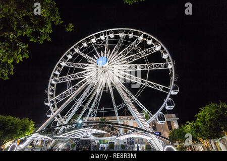 Riesenrad bei Nacht von V A Waterfront, Cape Town Stockfoto