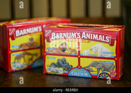 Originalverpackung von barnum's Animal Cracker mit Zirkus Tiere hinter Gittern. Stockfoto