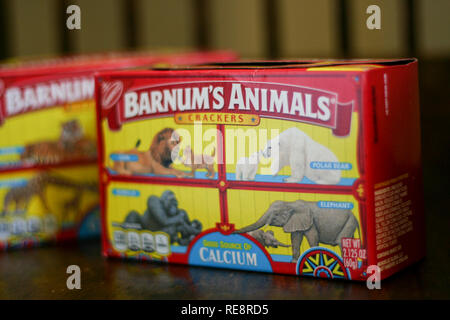 Originalverpackung von barnum's Animal Cracker mit Zirkus Tiere hinter Gittern. Stockfoto