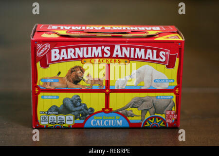 Originalverpackung von barnum's Animal Cracker mit Zirkus Tiere hinter Gittern. Stockfoto