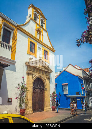 Cartagena, Kolumbien - März 2019: Street Scene und bunten Fassaden der Altstadt in Cartagena, Kolumbien Stockfoto