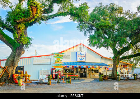 Südliche Live Eichen Flanke Marshall Marine Supply, 23 Dezember, 2018, in Bayou La Batre, Alabama. Stockfoto