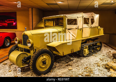 FONTVIEILLE, MONACO - Jun 2017: gelb CITROEN AC 4 KEGRESSE 1929 in Monaco Top Cars Collection Museum. Stockfoto