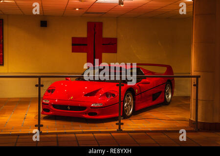 FONTVIEILLE, MONACO - Jun 2017: rot FERRARI F50 GT 1995 in Monaco Top Cars Collection Museum. Stockfoto