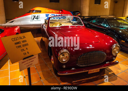 FONTVIEILLE, MONACO - Jun 2017: rot CISITALIA 202 SC 1950 in Monaco Top Cars Collection Museum. Stockfoto