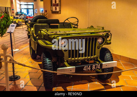 FONTVIEILLE, MONACO - Jun 2017: Grüne FORD GPW-Jeep 1942 in Monaco Top Cars Collection Museum. Stockfoto