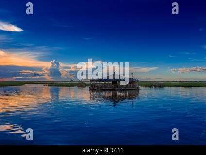 Abend Landschaft Bild des Chobe Fluss am Chobe Nationalpark in Botsuana im Sommer Stockfoto