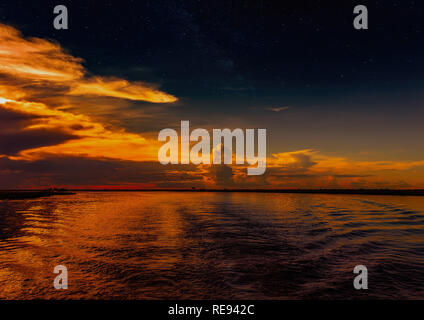 Abend Landschaft Bild des Chobe Fluss am Chobe Nationalpark in Botsuana im Sommer Stockfoto