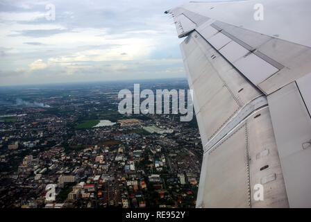 Fliegen über Thailand, die Ansicht von Thailand aus dem Fenster des Flugzeugs. Stockfoto