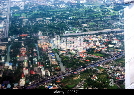 Fliegen über Thailand, die Ansicht von Thailand aus dem Fenster des Flugzeugs. Stockfoto