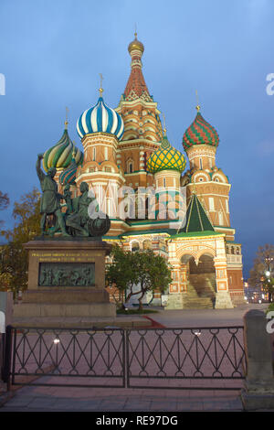 Basilius-kathedrale auf dem Roten Platz in Moskau Russland Nacht anzeigen Stockfoto