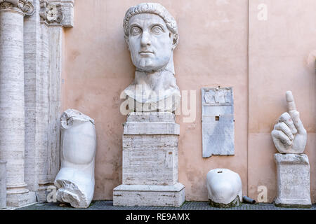 Fragmente der Konstantin Statue, Palazzo dei Conservatori, Kapitolinischen Museen, Rom, Latium, Italien Stockfoto