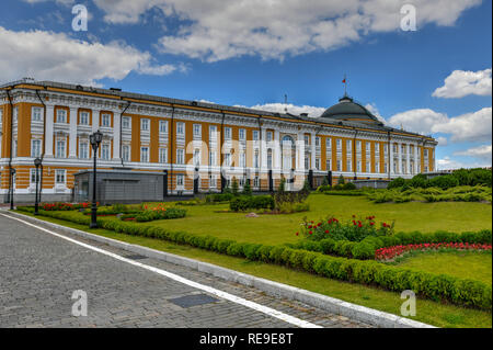 Palast der Senat an der Kremlmauer in Moskau, Russland. Stockfoto