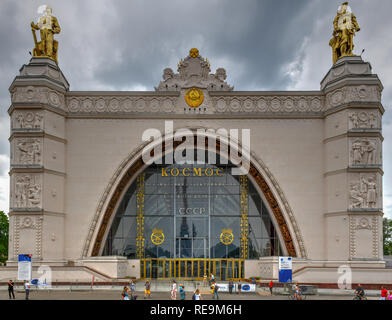 Moskau, Russland - 24. Juni 2018: Cosmos Pavillon auf der VDNKh Ausstellung in Moskau, Russland. Stockfoto