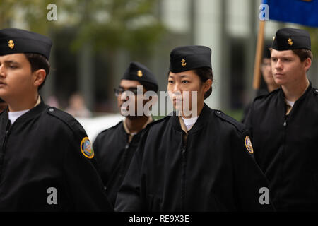 Houston, Texas, USA - November 11, 2018: Der Amerikanische Helden Parade, Mitglieder der Willim S. Clements Navy JROTC von Sugar Land, Texas Stockfoto