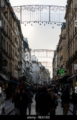 Rue Montorgueil auf einem Dezember Tag, Weihnachten 2018. Stockfoto