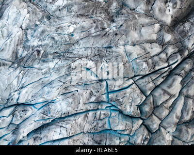 Drone Ansicht der Fjallsarlon Eisberg Gletscher Lagune in Island. Vatnajökull Gletscher winter Antenne dramatische Szene. Stockfoto