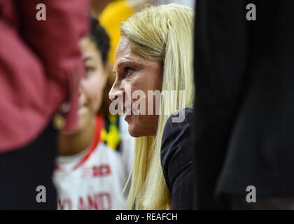 College Park, Maryland, USA. Jan, 2019 20. Maryland Dosenschildkröten Haupttrainer Brenda Frese bei einem Timeout gegen die Penn State Lady Lions bei Xfinity Center. Credit: Terrence Williams/ZUMA Draht/Alamy leben Nachrichten Stockfoto