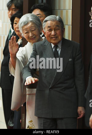 Tokio, Japan. Jan, 2019 20. Ihre Kaiserliche Majestät Kaiser Akihito und Kaiserin Michiko von Japan kommen für die Tokyo Grand Sumo Turnier in Ryogoku Kokugikan. Akihito wird zur Abdankung am 30. April 2019 geplant, aufgrund des Alters und der Rückgang der Gesundheit. Er ist von seinem Sohn, Kronprinz Naruhito gelungen zu sein. Credit: Ramiro Agustin Vargas Tabares/ZUMA Draht/Alamy leben Nachrichten Stockfoto