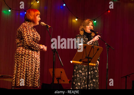 Glasgow, Schottland, Großbritannien. 19. Januar, 2019. Kathleen MacInnes, Gälisch Sänger, durchgeführt mit isländischen Band amiina, Celtic Connections Festival, Auditorium Concert Hall, Glasgow, Schottland. Credit: Pauline Keightley/Alamy leben Nachrichten Stockfoto