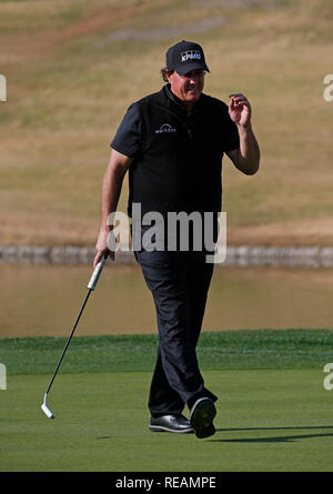 La Quinta, Kalifornien, USA. Januar 20, 2019 Phil Mickelson reagiert auf fehlende einen Birdieschlag auf das 14. Loch während der Endrunde, die von der Wüste klassischen Golfturnier auf dem Stadion Kurs am PGA Westen im La Quinta, Kalifornien. Charles Baus/CSM Credit: Cal Sport Media/Alamy leben Nachrichten Stockfoto