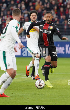 19.01.2019, Lanxess Arena, Köln, GER, IHF Wm 2019, Deutschland (GER) vs Island (ISL), Bild/Bild: Karim Bellarabi (Leverkusen #38), Duelle gegen Nico Elvedi (Gladbach #30), Foto © nordphoto/Meuter | Verwendung weltweit Stockfoto