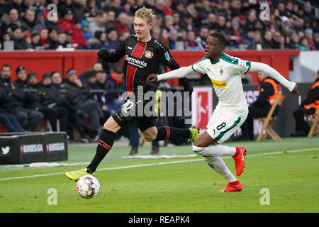 19.01.2019, Lanxess Arena, Köln, GER, IHF Wm 2019, Deutschland (GER) vs Island (ISL), Bild/Bild: Denis Zakaria (Gladbach #8), Duellen gegen Julian Brandt (Leverkusen Nr. 10), Foto © nordphoto/Meuter | Verwendung weltweit Stockfoto