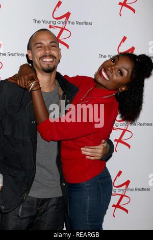 Bryton James, Loren Lott bei der Ankunft für den Jungen und dem rastlosen Feiert 30 Jahre als TV #1 Daytime Drama, CBS Television City, Los Angeles, CA 17. Januar 2019. Foto von: Priscilla Grant/Everett Collection Stockfoto