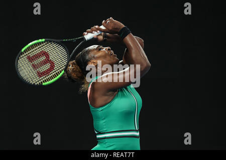 Melbourne, Australien. Jan, 2019 21. Serena Williams reagiert während der Frauen singles 4. Runde zwischen Serena Williams aus den Vereinigten Staaten und Simona Halep Rumäniens an den 2019 Australian Open in Melbourne, Australien, Jan. 21, 2019. Serena Williams gewann 2-1. Credit: Bai Xuefei/Xinhua/Alamy leben Nachrichten Stockfoto