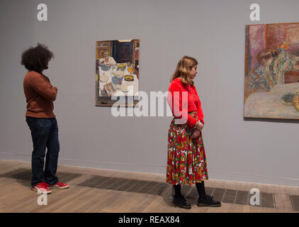 Tate Modern, London, UK. 21. Januar, 2019. Großbritanniens erste große Pierre Bonnard Ausstellung in 20 Jahren, zeigt die Arbeit von dieser innovativen und allseits beliebte französische Maler in einem neuen Licht. Die Ausstellung vereint rund 100 seiner größten Werke aus Museen und privaten Sammlungen in der ganzen Welt und deckt auf, wie Bonnards intensiven Farben und modernen Kompositionen verwandelt die Malerei in der ersten Hälfte des 20. Jahrhunderts. Credit: Malcolm Park/Alamy Leben Nachrichten. Stockfoto