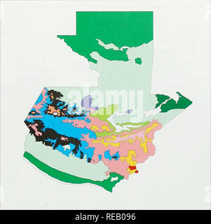 . Die Erhaltung Atlas der tropischen Wälder: In Nord- und Südamerika. Guatemala Cent in den Laubbaumarten, Wald (430 km2 pro Jahr), und dass die meisten der Zerstörung (380 km2 pro Jahr) erfolgt im El Peten und den Verapaces. Molinos (1991) berichtet, dass von den 19 Millionen Kubikmeter Holz im Jahr 1990. 12 Mio. m³ (63 %) wurden als Brennholz für Haushalte und Industrie verwendet. Sechs Millionen (32 Prozent) verrottete oder im Feld verbrannt und eine Million (5 Prozent) wurde als industrielle Protokolle verwendet. Fünfzig Prozent der verwendete Holz als Brennholz kam von den Nadelwäldern, 25 Prozent aus gemischten Stockfoto
