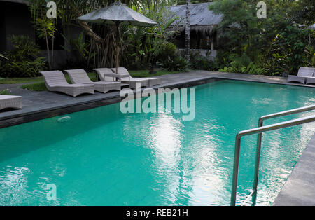 Swmmng Pool in tropcal Regenwald Paradis Stockfoto