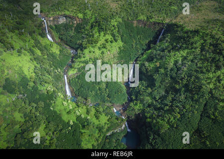 Fünf Schwestern Wasserfälle (kahili Falls) in Kauai (Luftbild) Stockfoto