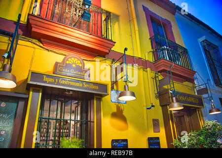 Sevilla, Spain-October 2, 2017: Sevilla, romantische Spanisches Restaurant im Herzen der Altstadt Stockfoto