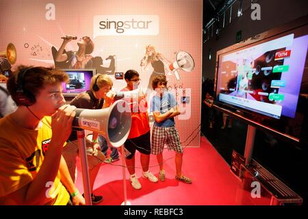 Sony PlayStation Singstar Karaoke singen Spiel, stand auf der Entertainment Bereich der Gamescom, der weltweit größten Messe für Stockfoto