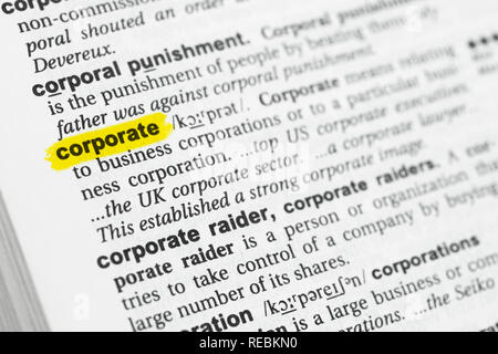 Hervorgehobene englische Wort "corporate" und seiner Definition im Wörterbuch. Stockfoto